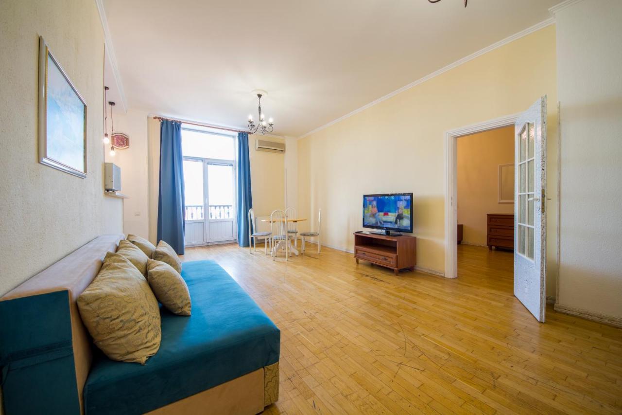 Central Apartments On Khreschatyk Kiev Bagian luar foto