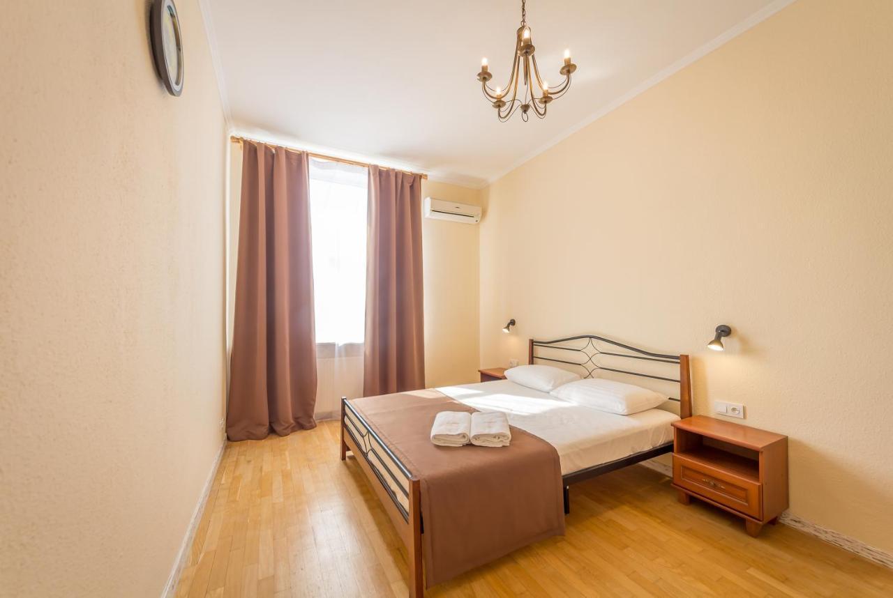 Central Apartments On Khreschatyk Kiev Bagian luar foto