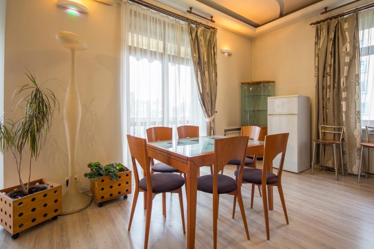 Central Apartments On Khreschatyk Kiev Bagian luar foto