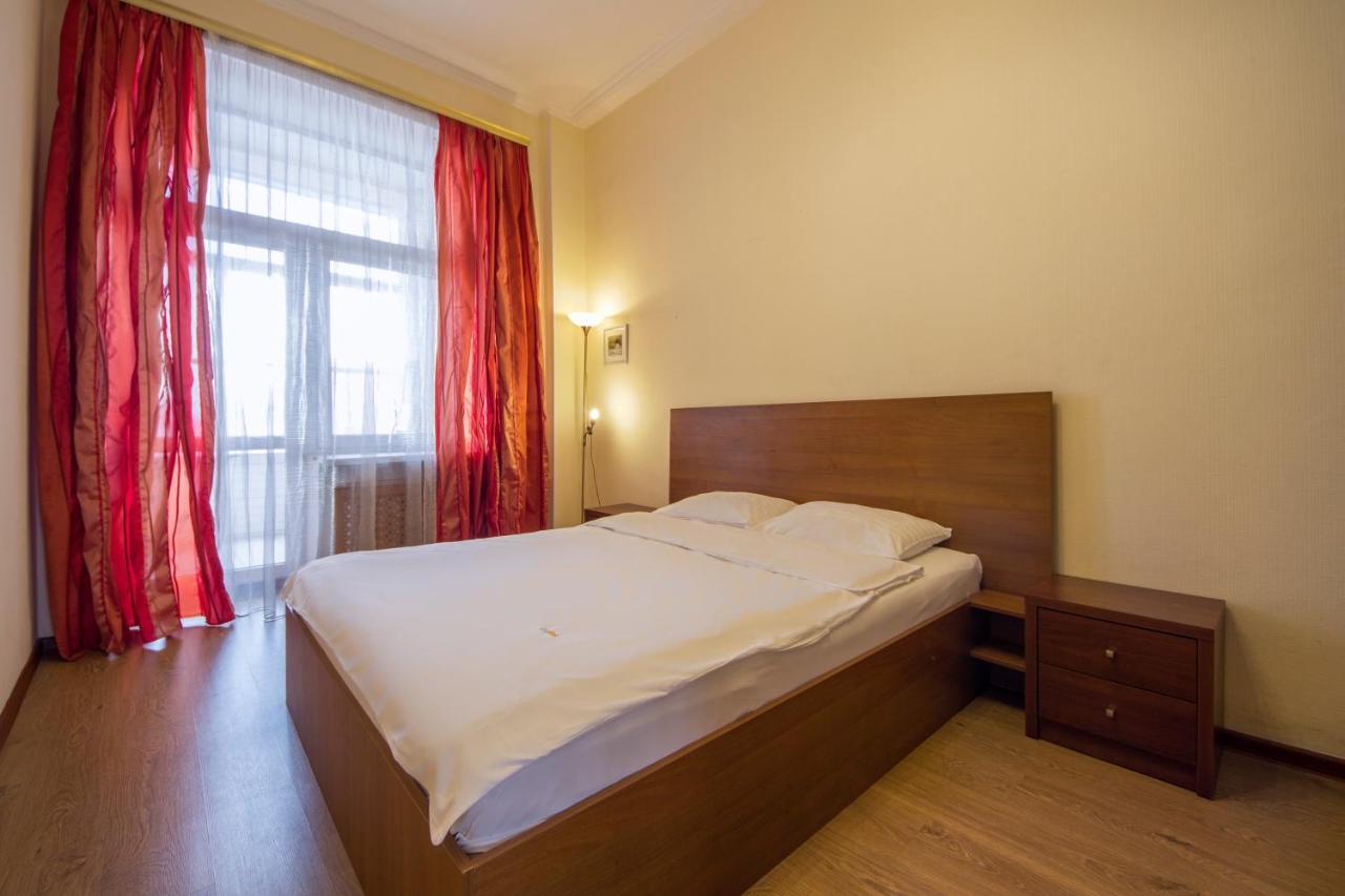 Central Apartments On Khreschatyk Kiev Bagian luar foto